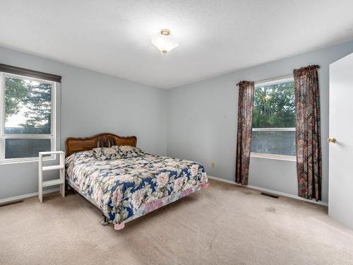 1619 Cariboo Hwy 97, Clinton, BC - Indoor Photo Showing Bedroom