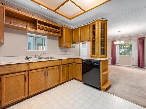 1619 Cariboo Hwy 97, Clinton, BC - Indoor Photo Showing Kitchen With Double Sink