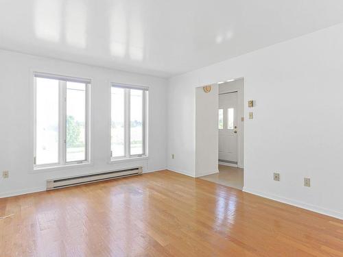 Living room - 255  - 255A Ch. Du Canal, Beauharnois, QC - Indoor Photo Showing Other Room