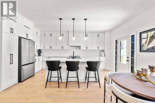 4 Santa Barbara Lane, Halton Hills, ON - Indoor Photo Showing Kitchen