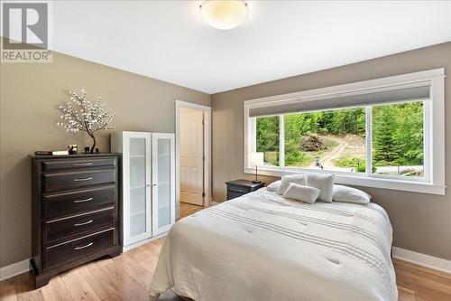 804 Fernwood Drive, Castlegar, BC - Indoor Photo Showing Bedroom