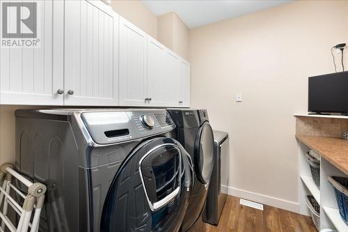 804 Fernwood Drive, Castlegar, BC - Indoor Photo Showing Laundry Room