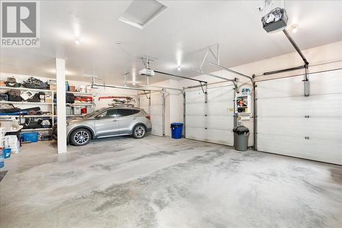 804 Fernwood Drive, Castlegar, BC - Indoor Photo Showing Garage