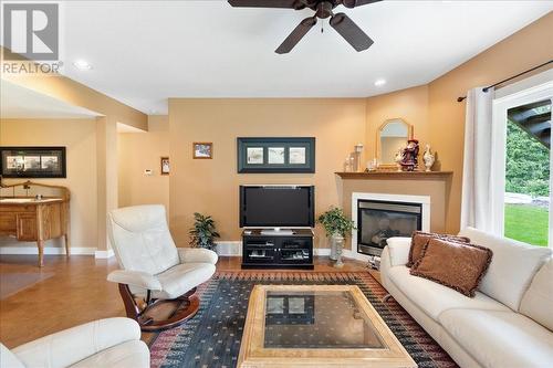 804 Fernwood Drive, Castlegar, BC - Indoor Photo Showing Living Room With Fireplace