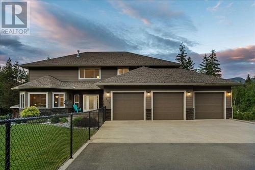 804 Fernwood Drive, Castlegar, BC - Outdoor With Facade