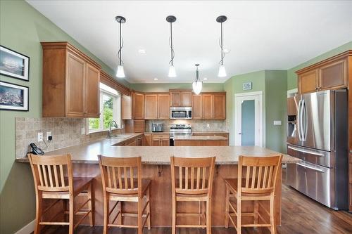 804 Fernwood Drive, Castlegar, BC - Indoor Photo Showing Kitchen