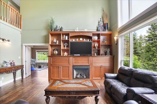 804 Fernwood Drive, Castlegar, BC - Indoor With Fireplace