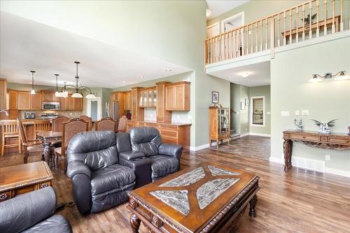 804 Fernwood Drive, Castlegar, BC - Indoor Photo Showing Living Room