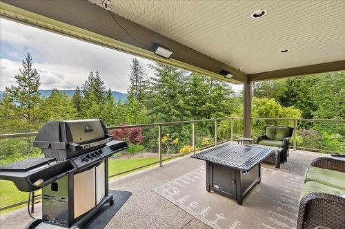 804 Fernwood Drive, Castlegar, BC - Outdoor With Deck Patio Veranda With Exterior