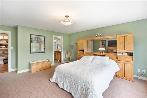 804 Fernwood Drive, Castlegar, BC - Indoor Photo Showing Bedroom