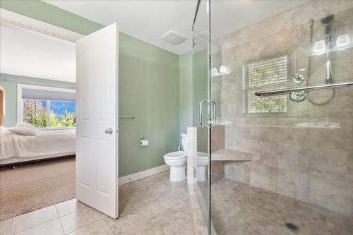 804 Fernwood Drive, Castlegar, BC - Indoor Photo Showing Bathroom