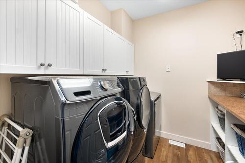 804 Fernwood Drive, Castlegar, BC - Indoor Photo Showing Laundry Room