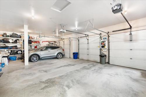 804 Fernwood Drive, Castlegar, BC - Indoor Photo Showing Garage