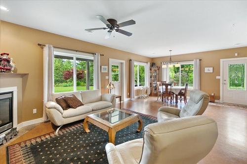 804 Fernwood Drive, Castlegar, BC - Indoor Photo Showing Living Room With Fireplace