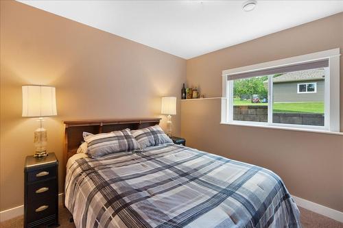 804 Fernwood Drive, Castlegar, BC - Indoor Photo Showing Bedroom