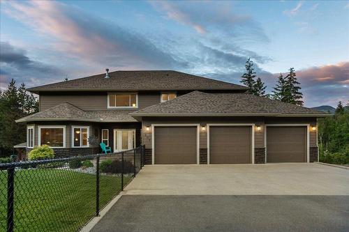 804 Fernwood Drive, Castlegar, BC - Outdoor With Facade