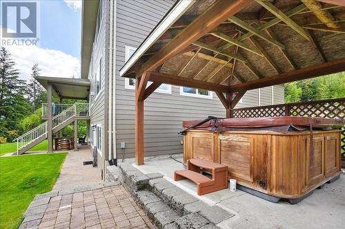 804 Fernwood Drive, Castlegar, BC - Outdoor With Exterior