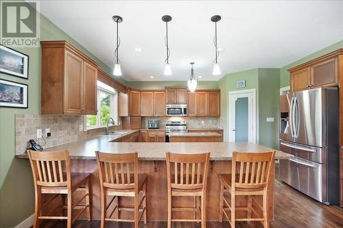 804 Fernwood Drive, Castlegar, BC - Indoor Photo Showing Kitchen