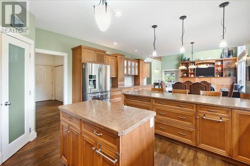 804 Fernwood Drive, Castlegar, BC - Indoor Photo Showing Kitchen