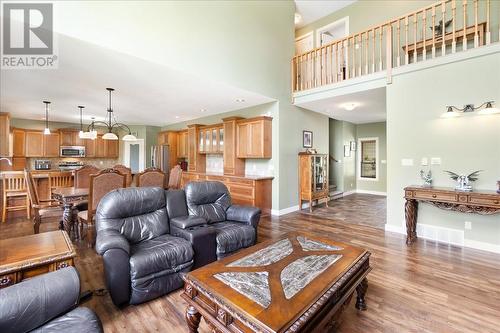 804 Fernwood Drive, Castlegar, BC - Indoor Photo Showing Living Room