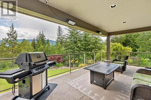 804 Fernwood Drive, Castlegar, BC - Outdoor With Deck Patio Veranda With Exterior