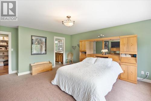 804 Fernwood Drive, Castlegar, BC - Indoor Photo Showing Bedroom