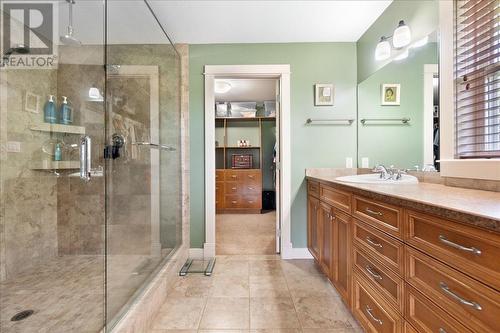 804 Fernwood Drive, Castlegar, BC - Indoor Photo Showing Bathroom