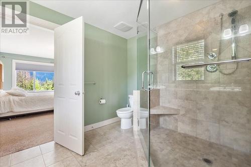 804 Fernwood Drive, Castlegar, BC - Indoor Photo Showing Bathroom