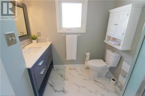 12 Robertson Street, Fergus, ON - Indoor Photo Showing Bathroom