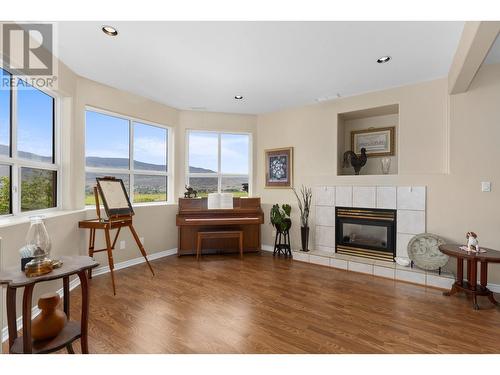 4206 Golf Course Drive, Osoyoos, BC - Indoor Photo Showing Living Room With Fireplace
