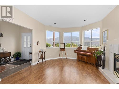 4206 Golf Course Drive, Osoyoos, BC - Indoor Photo Showing Living Room With Fireplace