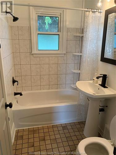 3188 Woodland Avenue, Windsor, ON - Indoor Photo Showing Bathroom