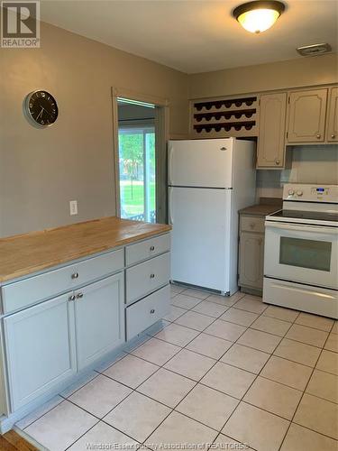 3188 Woodland Avenue, Windsor, ON - Indoor Photo Showing Kitchen