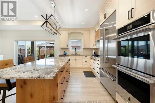 413 Pearson, Amherstburg, ON - Indoor Photo Showing Kitchen With Upgraded Kitchen