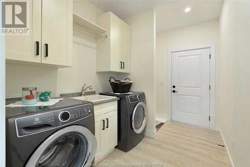 413 Pearson, Amherstburg, ON - Indoor Photo Showing Laundry Room