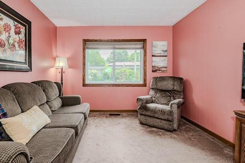 39 Cardinal Drive, Hamilton, ON - Indoor Photo Showing Living Room