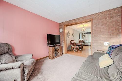 39 Cardinal Drive, Hamilton, ON - Indoor Photo Showing Living Room