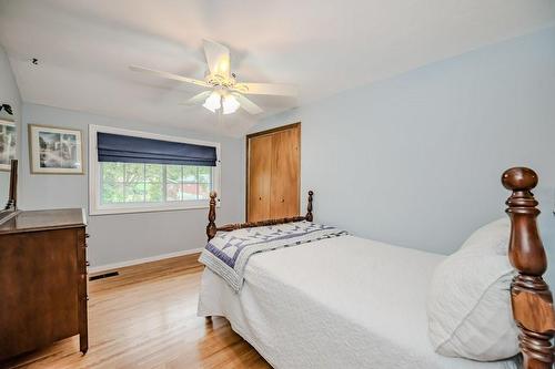 39 Cardinal Drive, Hamilton, ON - Indoor Photo Showing Bedroom