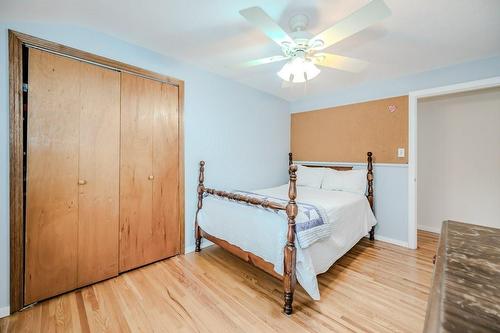 39 Cardinal Drive, Hamilton, ON - Indoor Photo Showing Bedroom