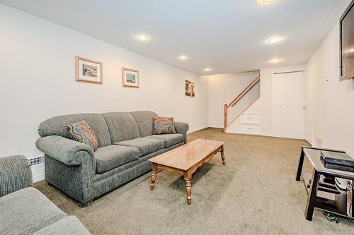 39 Cardinal Drive, Hamilton, ON - Indoor Photo Showing Living Room