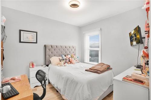 317 Wentworth Street N, Hamilton, ON - Indoor Photo Showing Bedroom