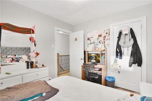 317 Wentworth Street N, Hamilton, ON - Indoor Photo Showing Bedroom