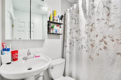 317 Wentworth Street N, Hamilton, ON - Indoor Photo Showing Bathroom