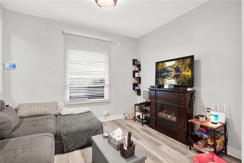 317 Wentworth Street N, Hamilton, ON - Indoor Photo Showing Living Room