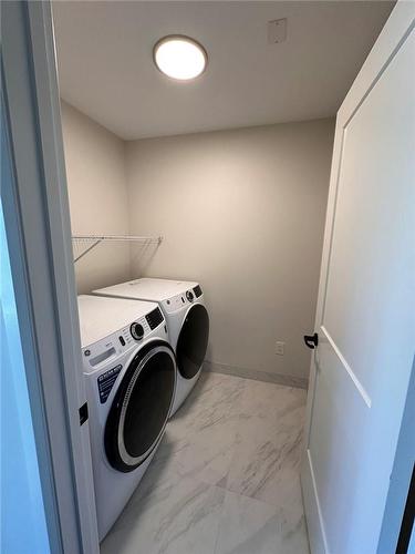 7174 Parsa Street, Niagara Falls, ON - Indoor Photo Showing Laundry Room