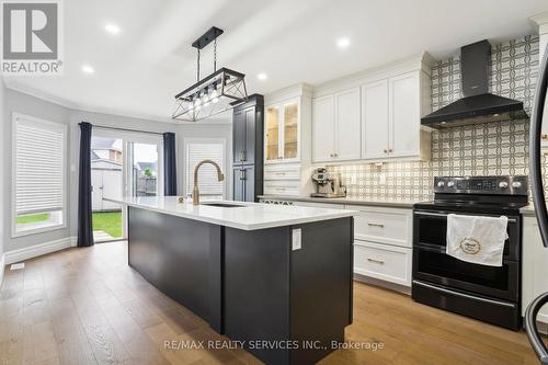 1182 Silverfox Drive, London, ON - Indoor Photo Showing Kitchen With Upgraded Kitchen