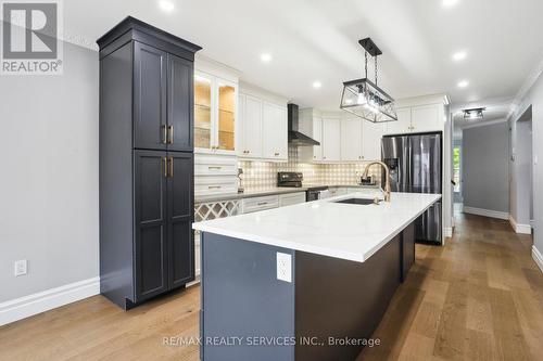 1182 Silverfox Drive, London, ON - Indoor Photo Showing Kitchen With Upgraded Kitchen