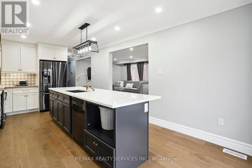 1182 Silverfox Drive, London, ON - Indoor Photo Showing Kitchen With Upgraded Kitchen