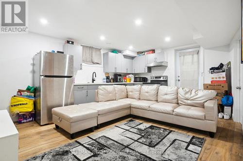 1182 Silverfox Drive, London, ON - Indoor Photo Showing Living Room