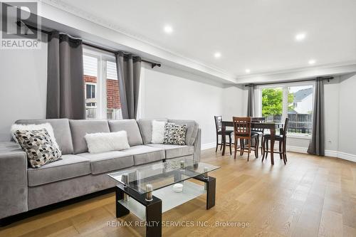 1182 Silverfox Drive, London, ON - Indoor Photo Showing Living Room